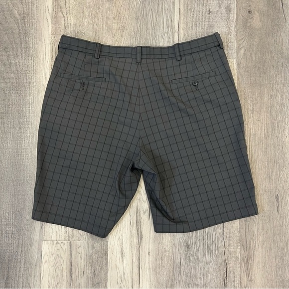(*) Haggar Mens Dark Grey Plaid Shorts Golf Dress Size Flat Front size 38 - Picture 2 of 5